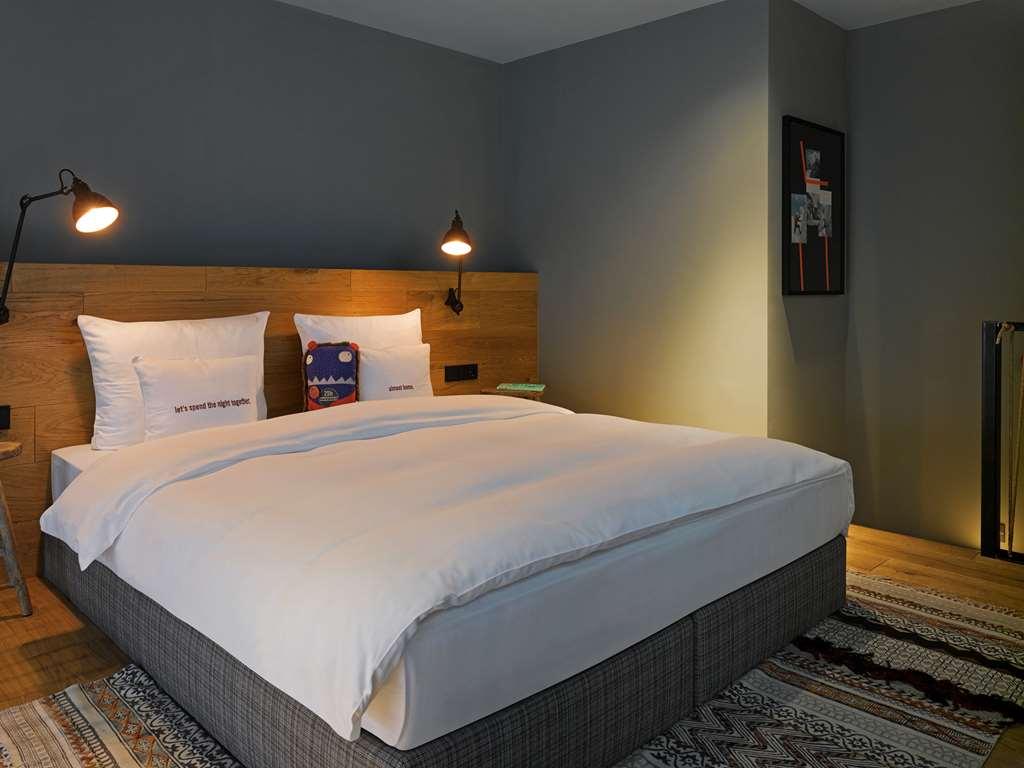 Hotel 25hours The Trip 4*